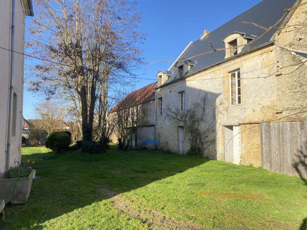 Maison à ARGENCES