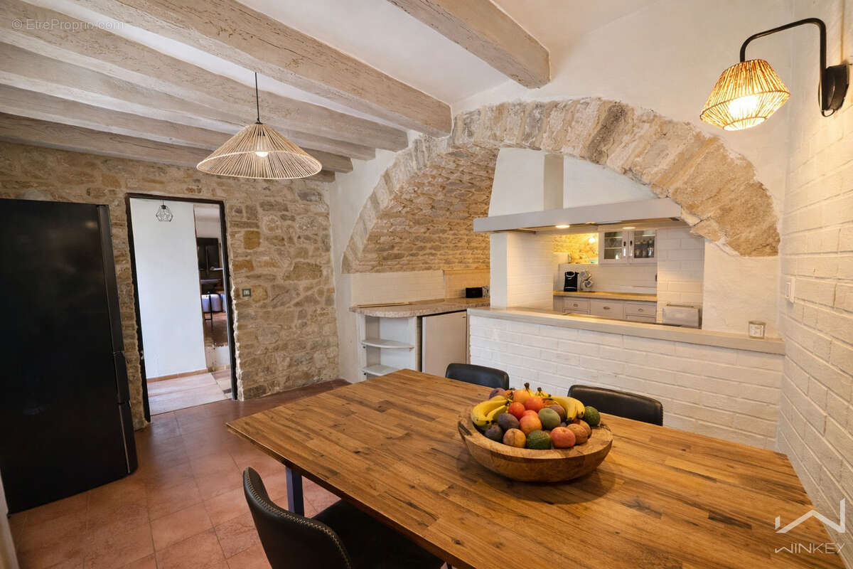 Maison à SAINT-MONTAN