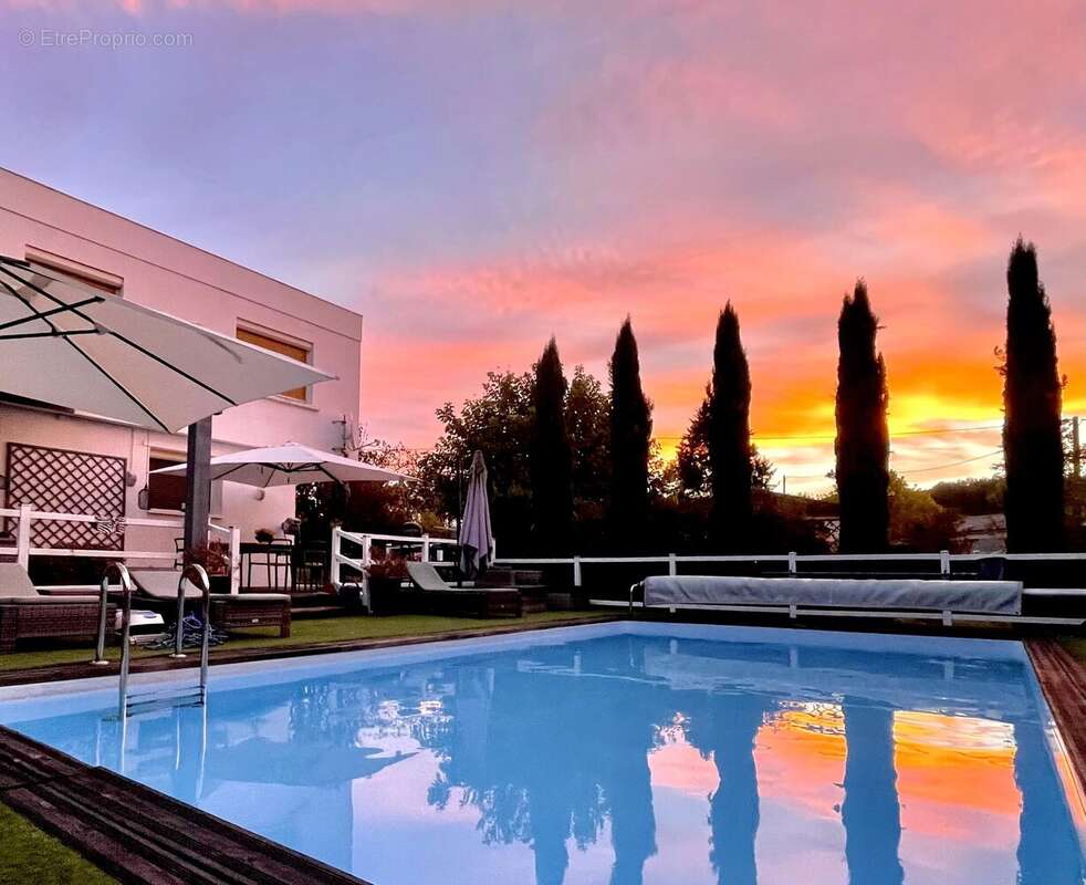 Belle Maison Présentée avec Appartement d’Amis, Piscine et Jardin Clos - photo 20