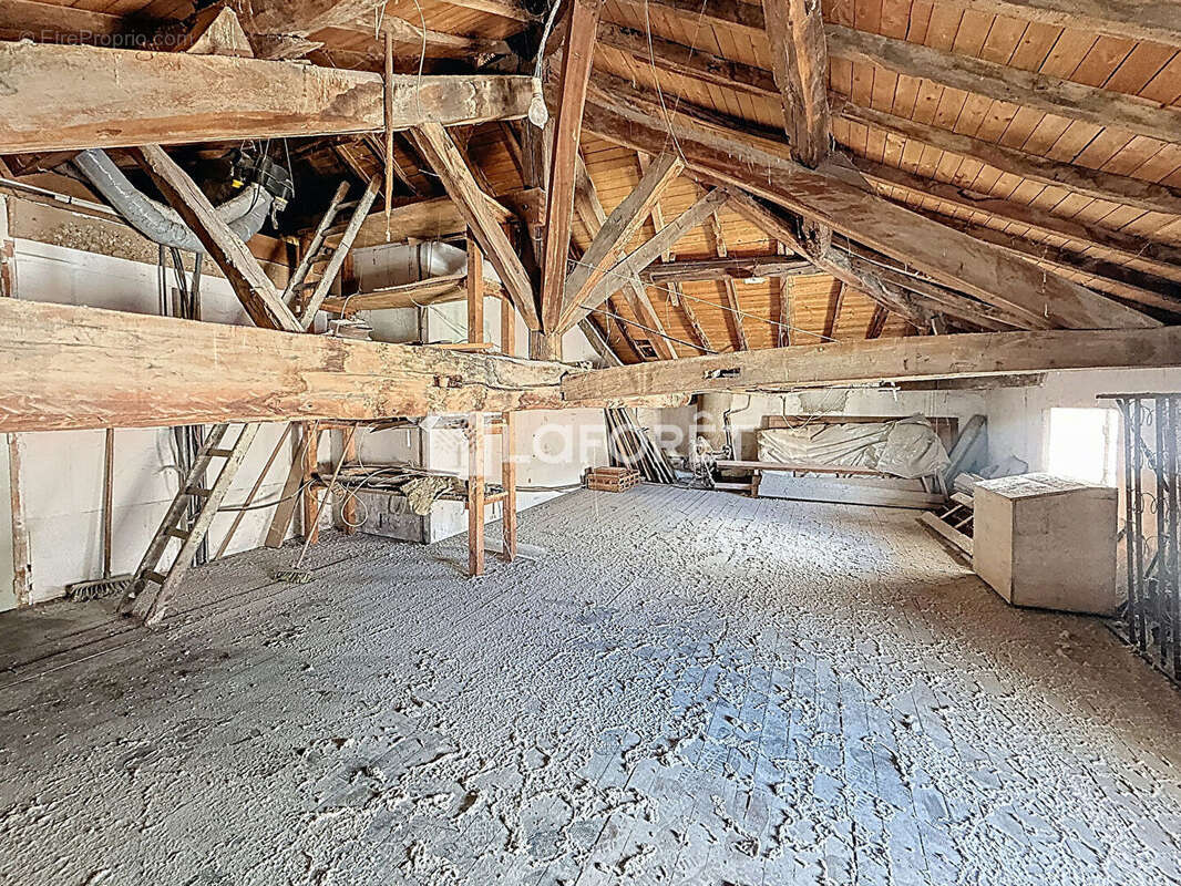 Maison à MONTREVEL-EN-BRESSE