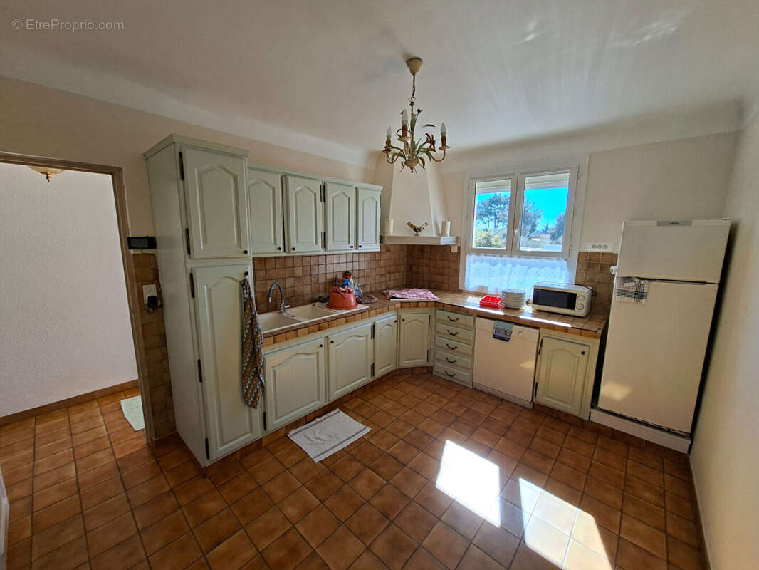 Maison d'exception à vendre à Pertuis - 7 pièces, 5 chambres, grand terrain - photo 11