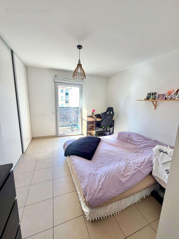 Appartement à SAINT-LAURENT-DU-VAR