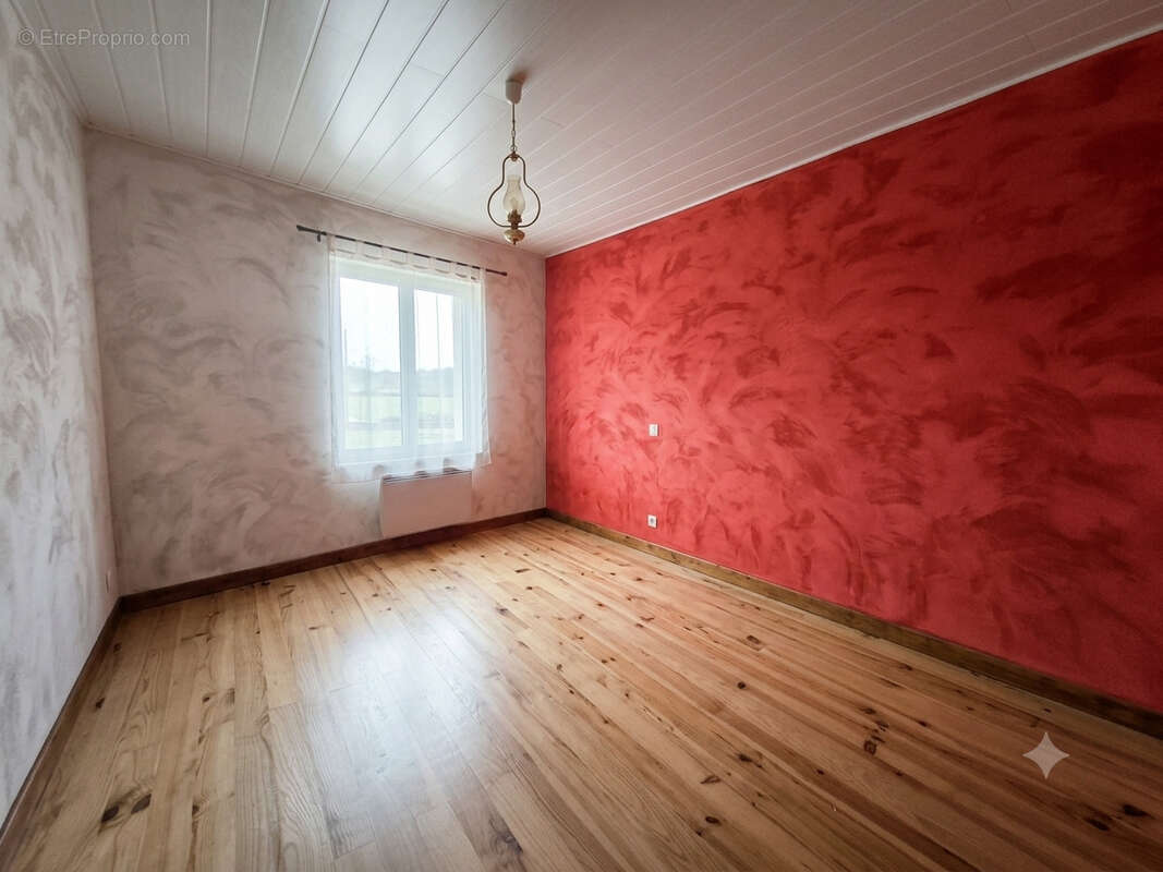 Maison de Bourg rénovée avec terrain - photo 12