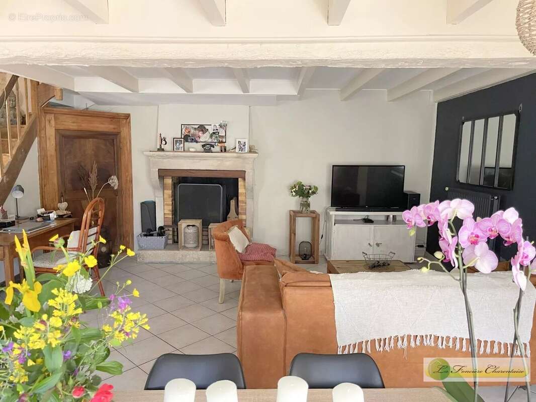 Maison à AIGRE