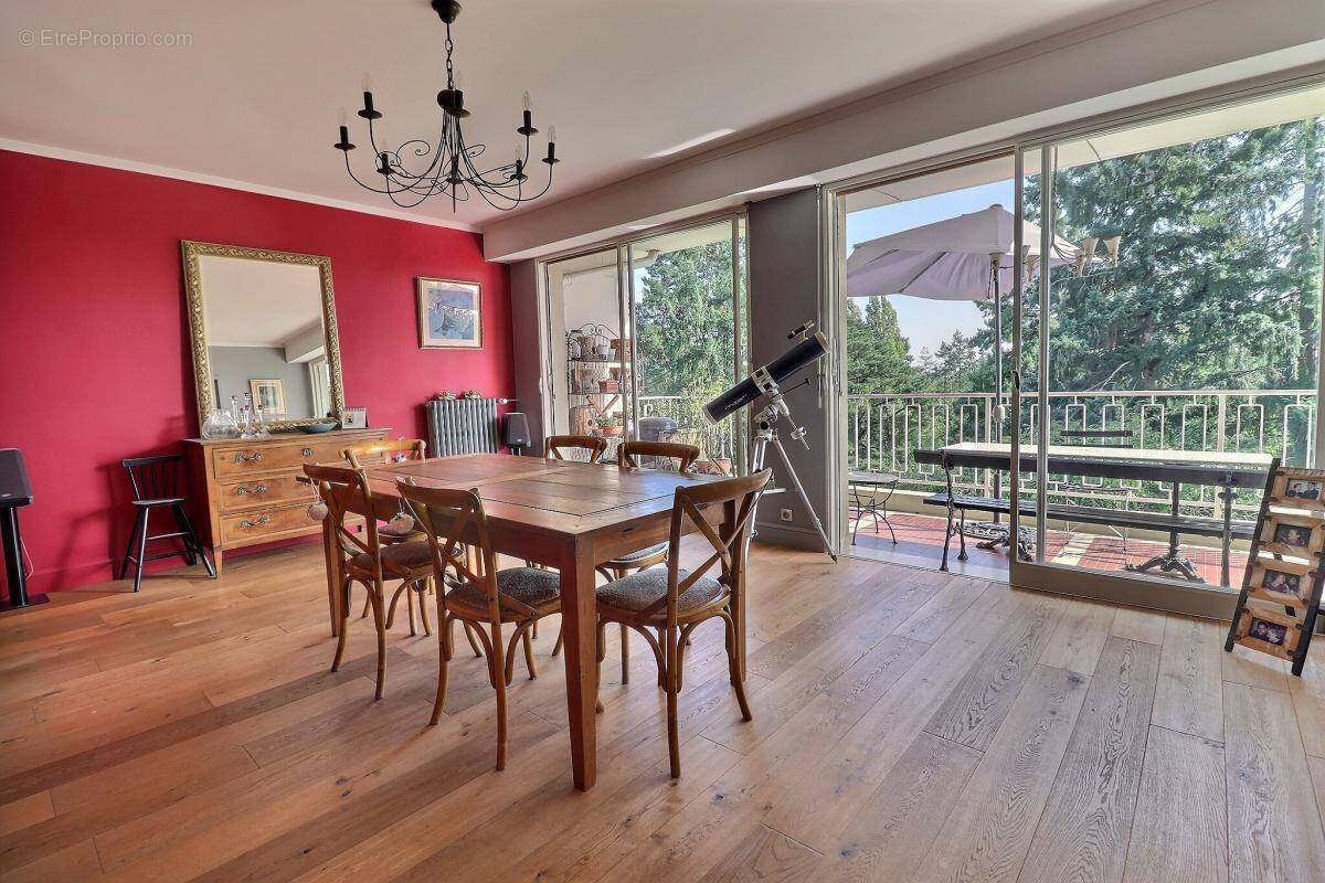 Appartement à AVRILLE