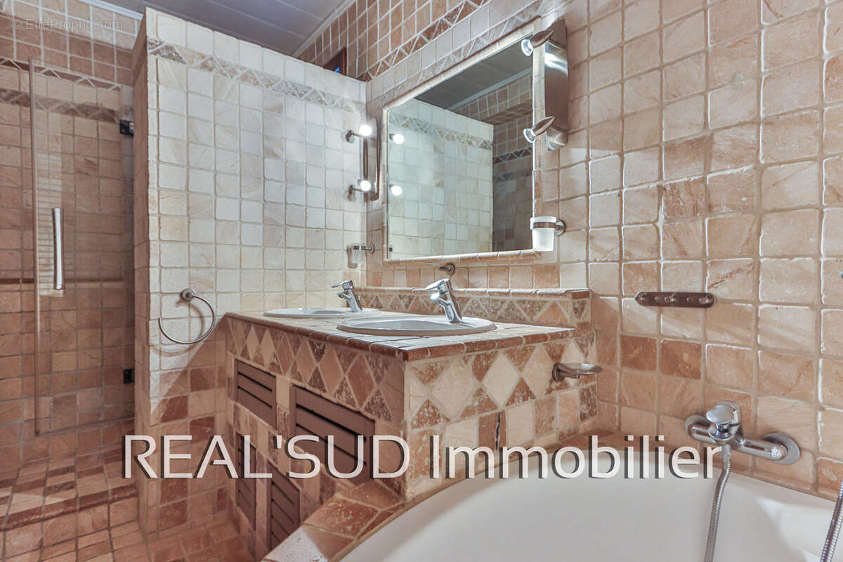 Marseille 13009, Sainte Marguerite au calme belle maison 6 pièces avec piscine - photo 9