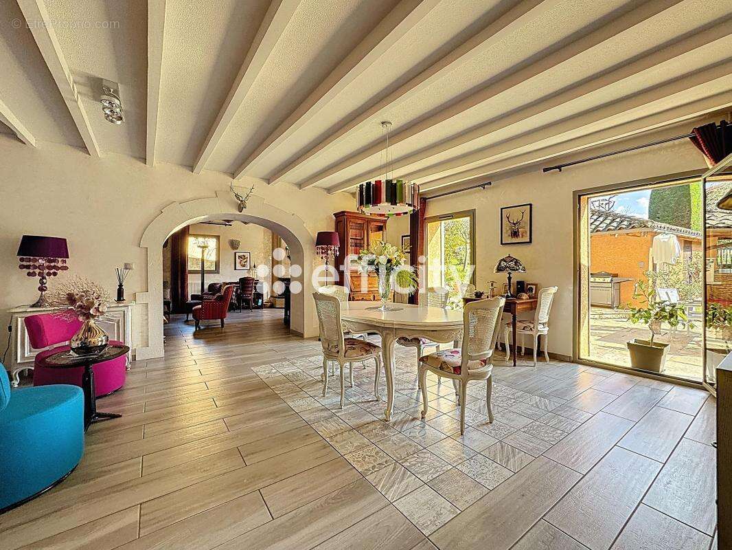 Maison à NEUVILLE-SUR-SAONE