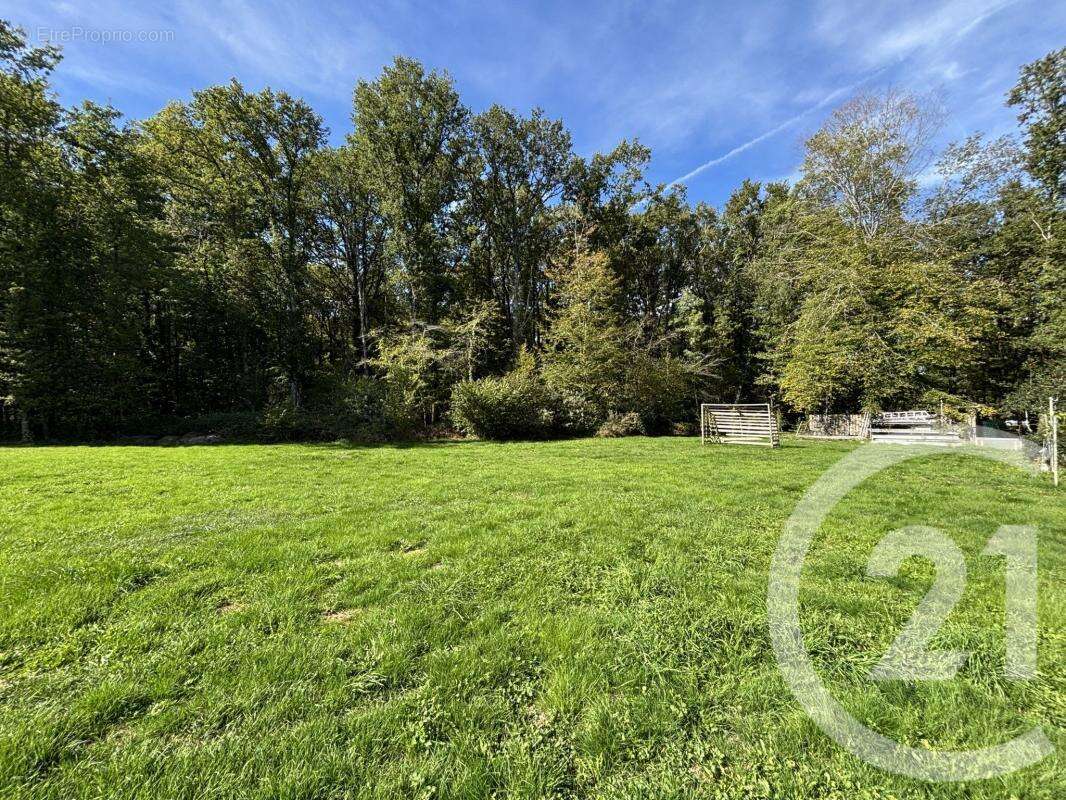 Maison à CHAILLAC-SUR-VIENNE