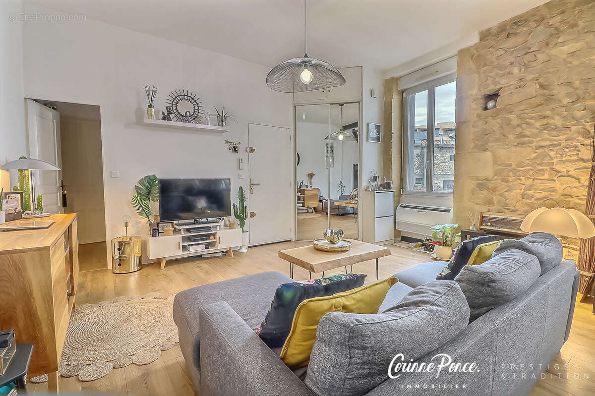 Nimes centre quartier proche jean jaures et jardins de la fontaine p2 bis 51m2  propose par corinne ponce - photo 2