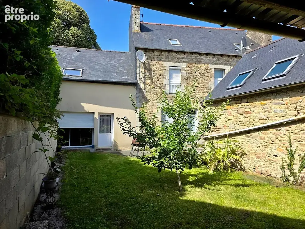 Photo Maison à Saint-Nicolas-Du-Pelem au prix de 289 900€