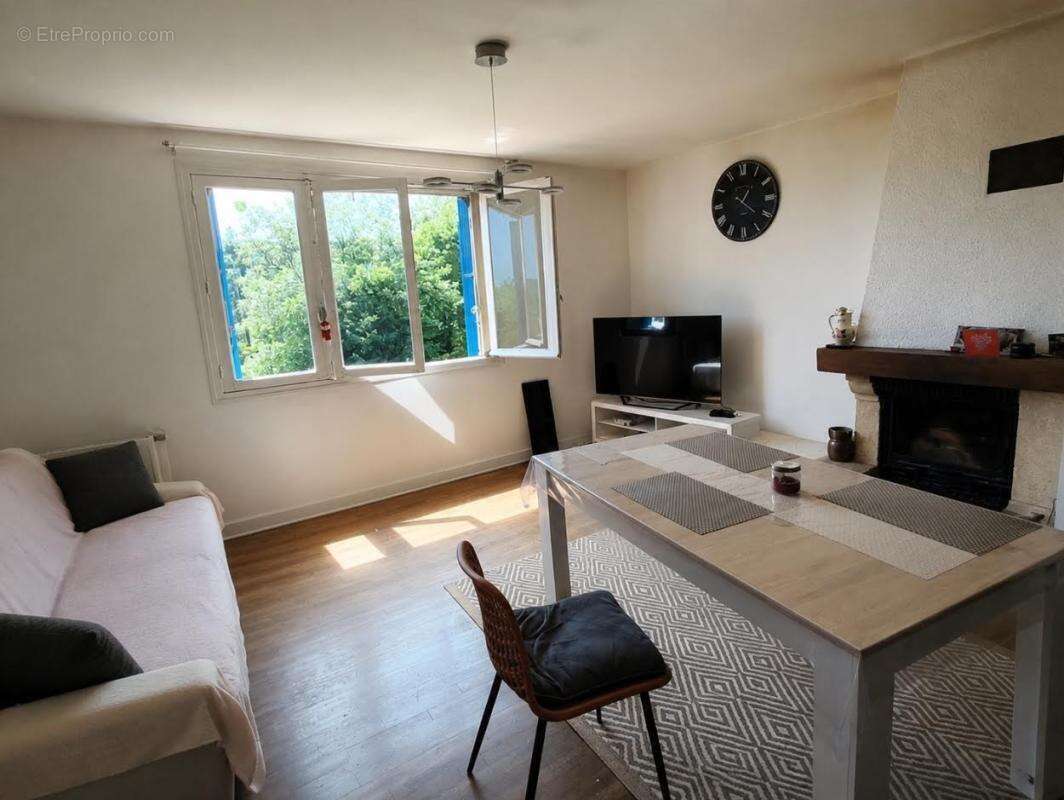 29520 Saint Goazec maison de 60 m²  plain pied avec 2 chambres et vue imprenable. Habitable mais travaux à prévoir - photo 2