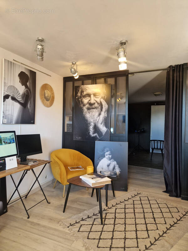 Commerce à SAINT-CYR-SUR-MER