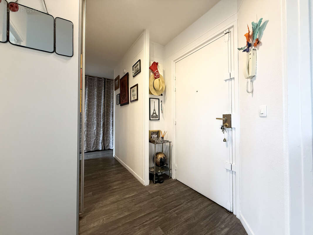 Appartement à COURBEVOIE