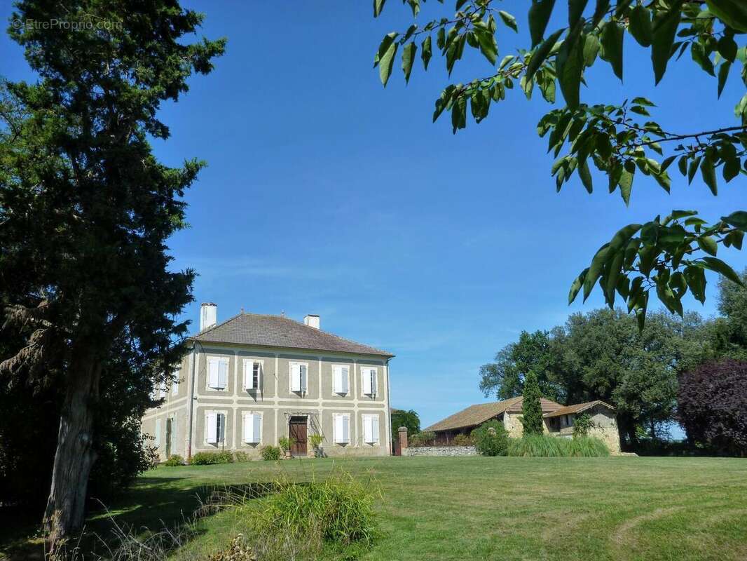 P1240796 - Maison à VIC-FEZENSAC