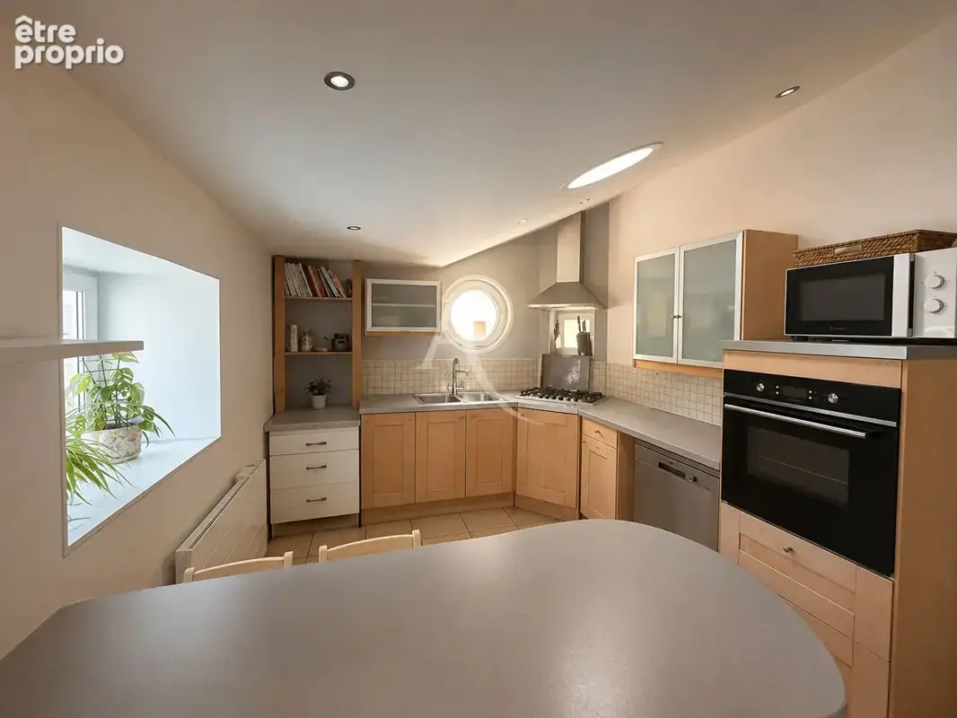 Maison en pierre mitoyenne avec cour, jardin clos, terrasse et garage - photo 4