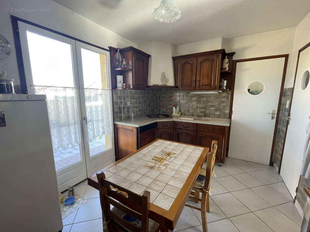 Maison à SAINT-LAURENT-DE-LA-SALANQUE