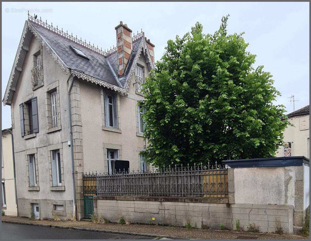 Maison à BRESSUIRE