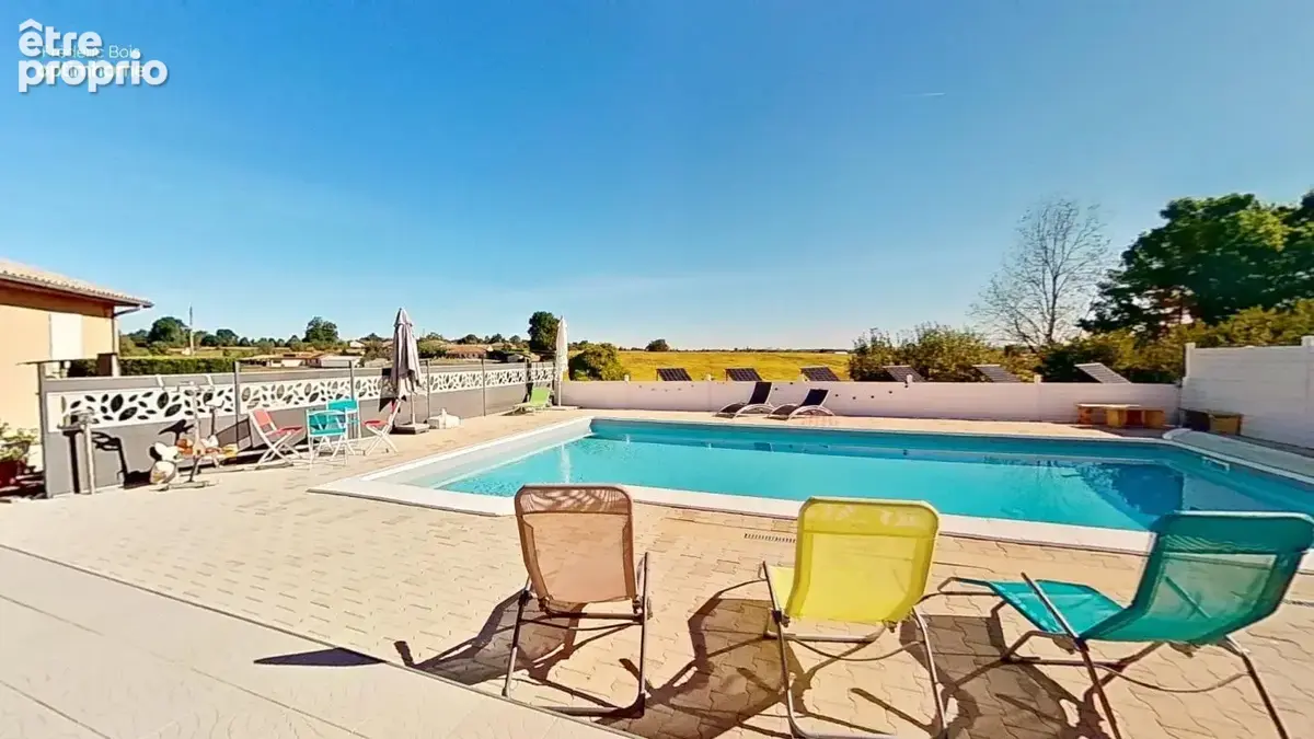 Maison familiale de 184 m² avec piscine et vue dégagée – Calme et confort - photo 7