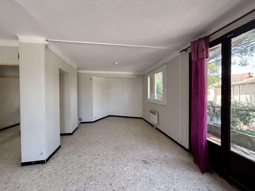 Commerce à RODILHAN