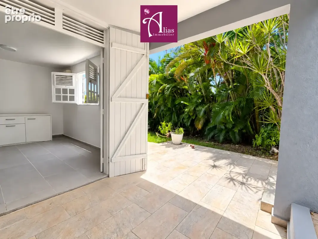 À VENDRE - Villa F4 avec petite piscine + T2 indépendant au Gosier - photo 9
