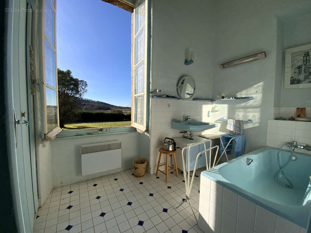 Appartement de 215 m2 dans un château avec parc. - photo 14
