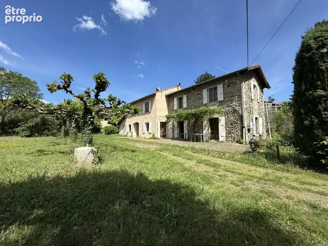 Maison à SAINT-LAURENT-DU-PAPE