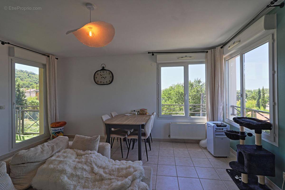 Appartement à BOURGOIN-JALLIEU