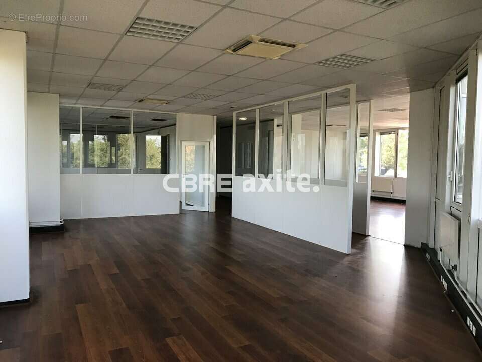 Commerce 629 m² à Archamps  - photo 7
