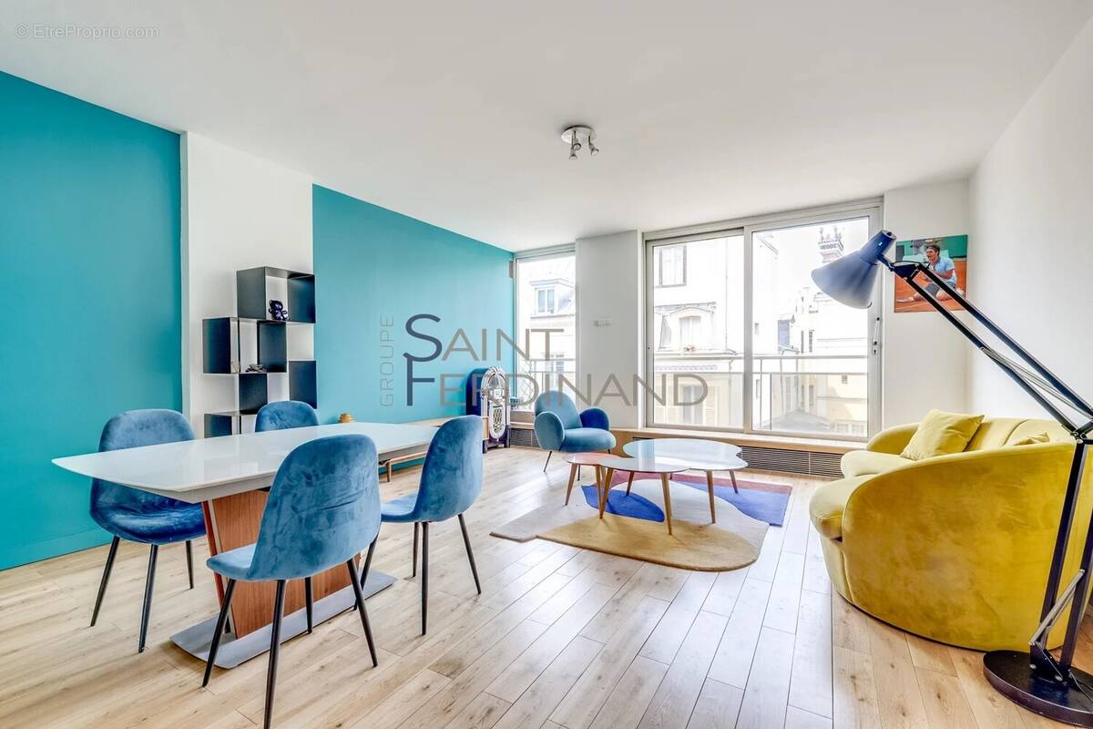 Appartement à PARIS-16E