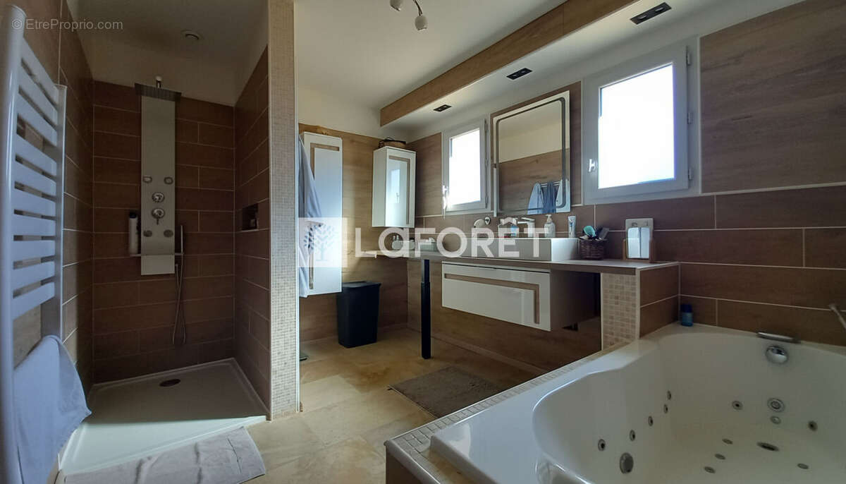 Maison à SAINT-SATURNIN-LES-APT