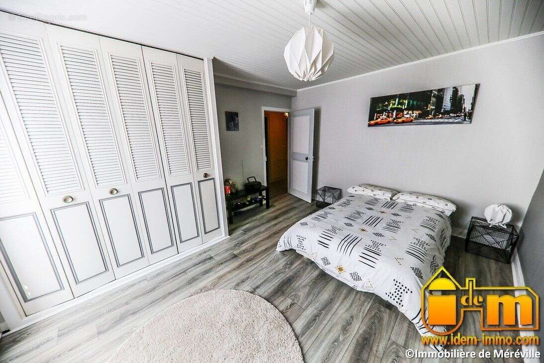 Maison à MEREVILLE