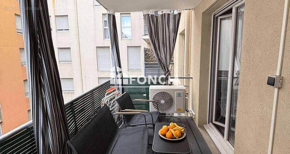 Saint charles  : type 2 avec terrasse et parking en sous sol - photo 5