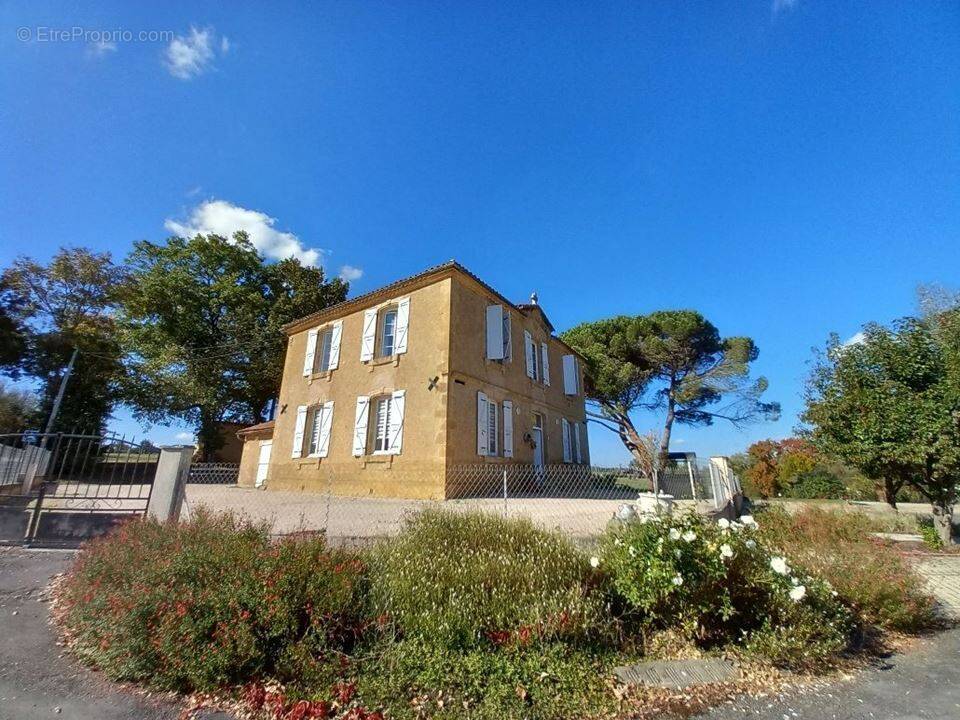 Maison à SEISSAN