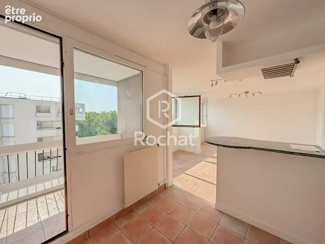 LYON 3   Grand T1 rénové de 40,64 m2 avec balcon, garage fermé et cave inclus - photo 2