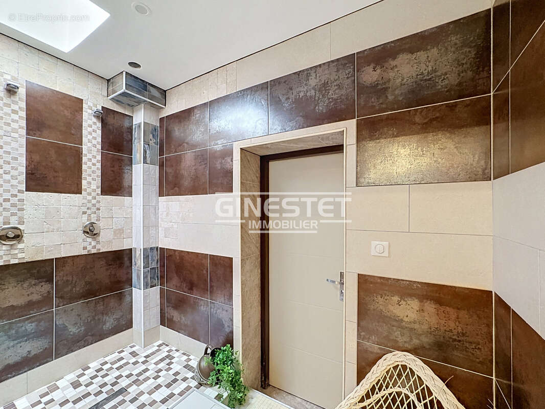 CULOISON, Villa 348m2, 4 chambres, un appartement de 54m2 et piscine intérieure. - photo 16