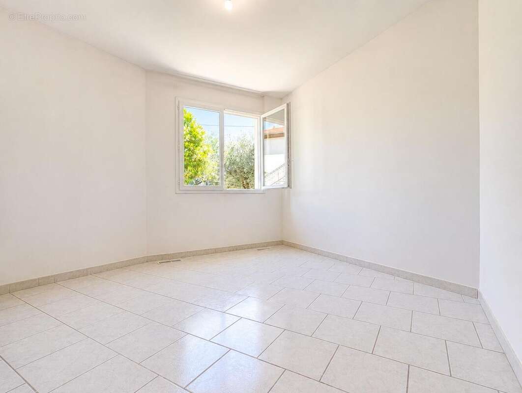 Maison 132 m² à Decines-Charpieu  - photo 8