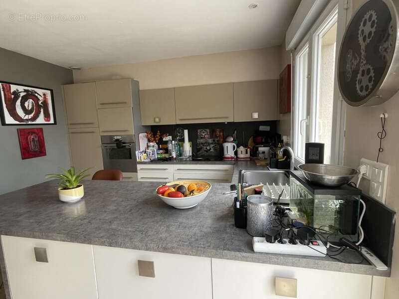 St hilaire st florent maison 3 chambres de plain pied sur parcelle de 848m2 de terrain arbore clos - photo 2