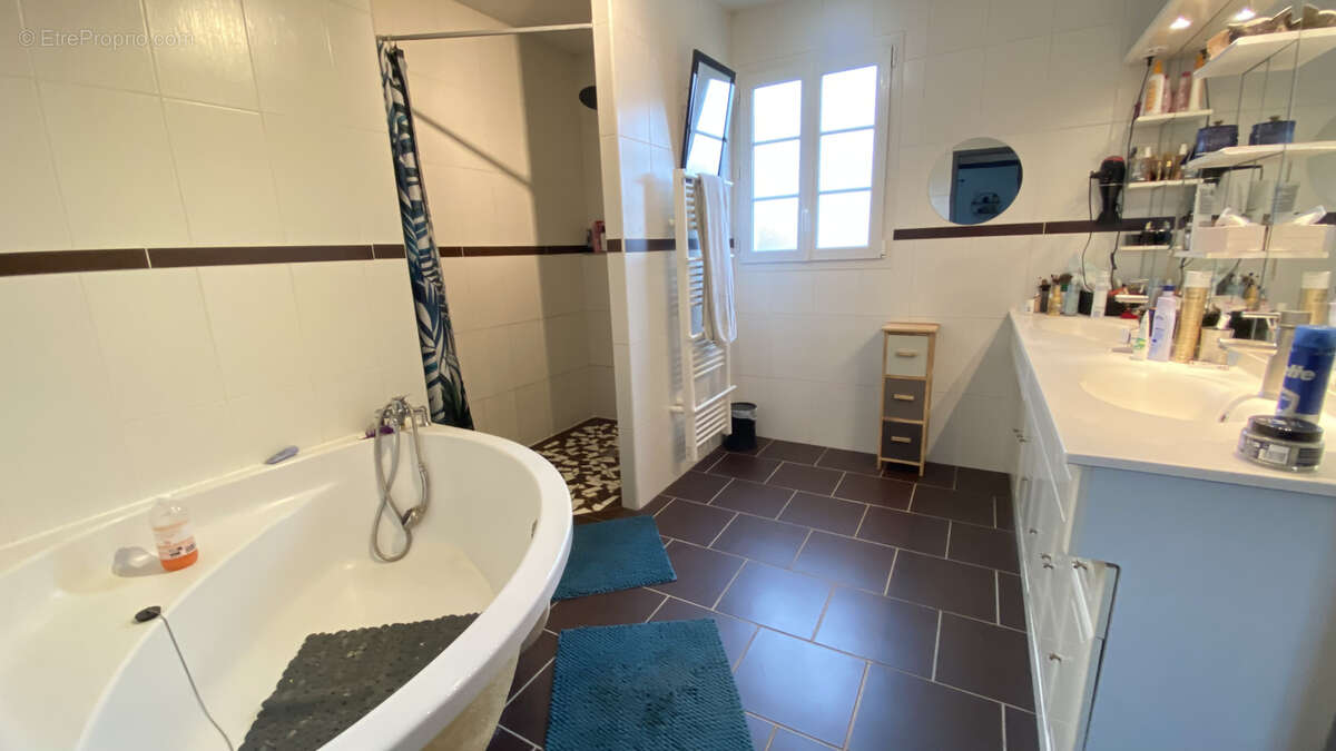 Maison à CHAMPAGNOLLES