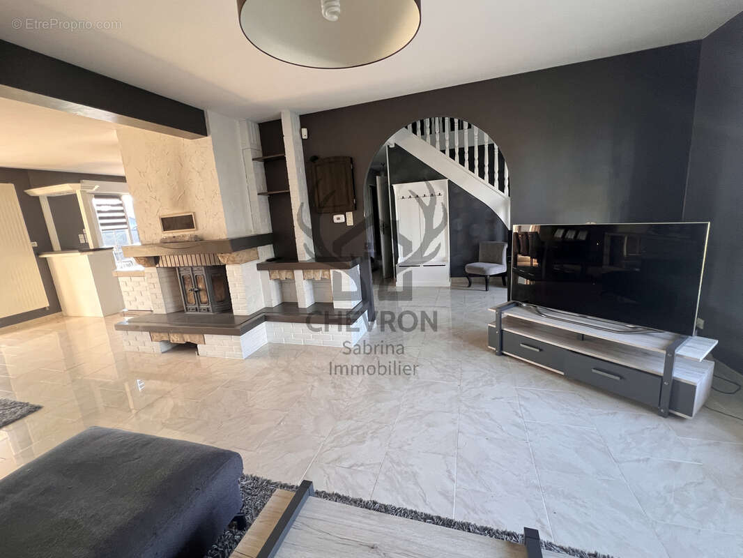 Maison à PRIX-LES-MEZIERES