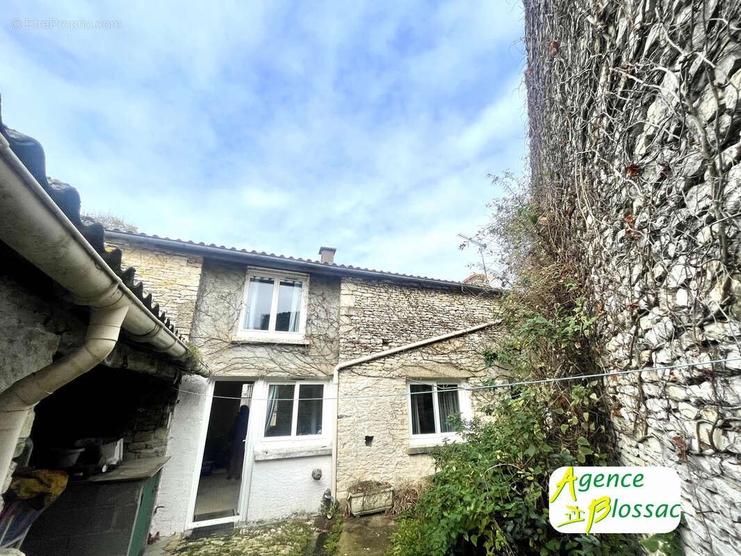 Maison à SAINT-JEAN-DE-SAUVES