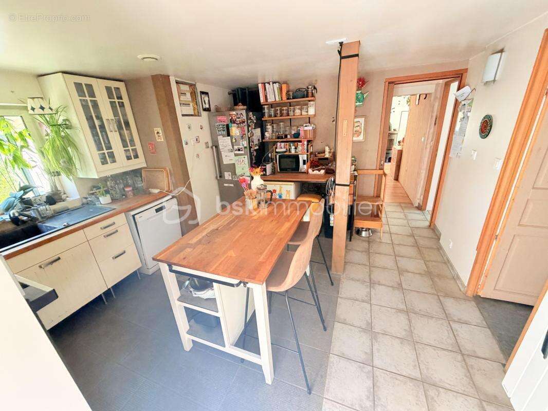 À vendre – Maison de plain-pied avec grand terrain dans un environnement très calme sans aucuns vis-à-vis - photo 8