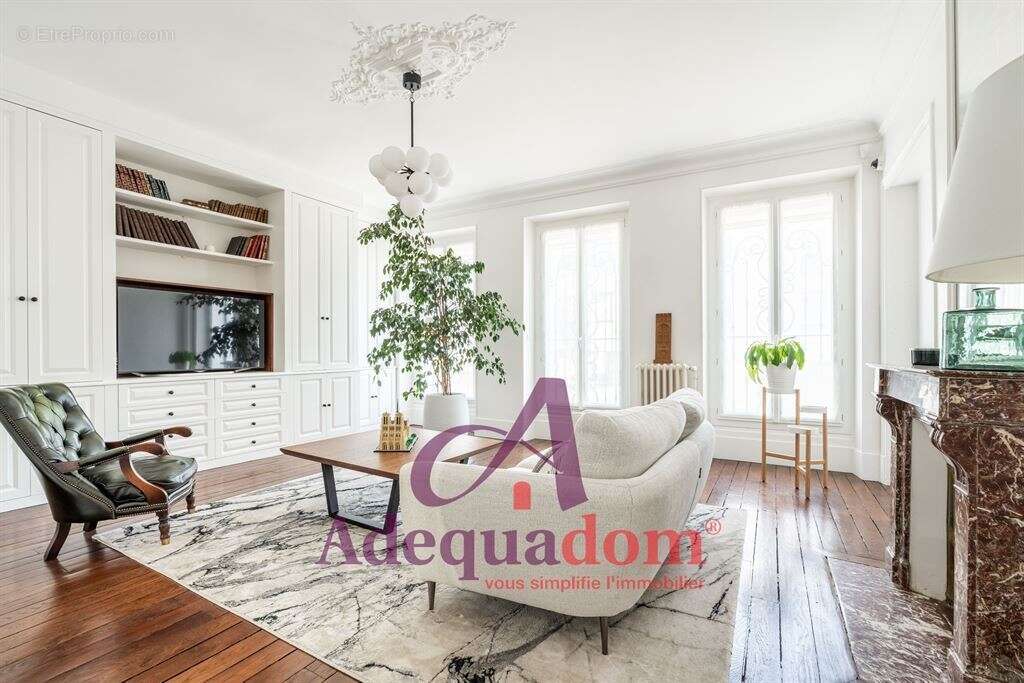 Maison à COURBEVOIE