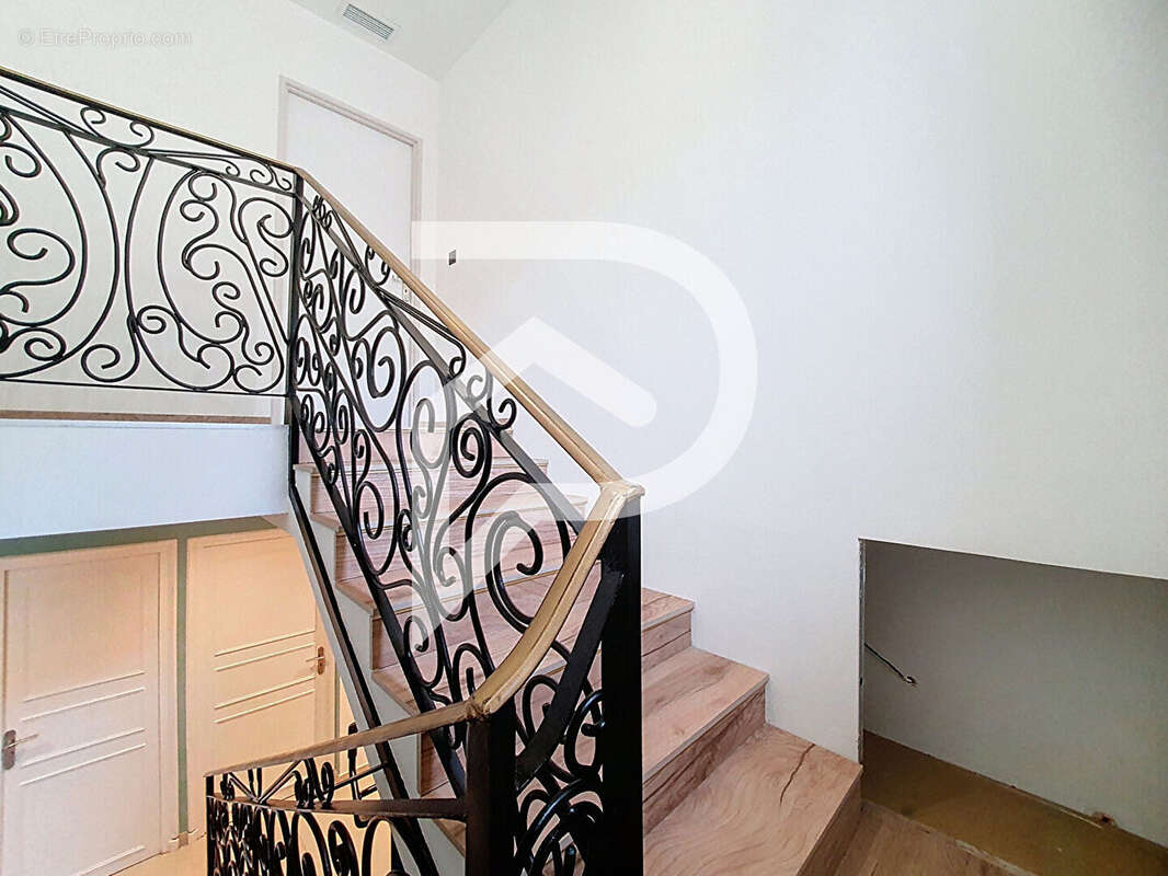 Maison à MONTELIMAR