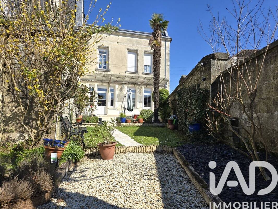 Photo 1 - Maison à COGNAC