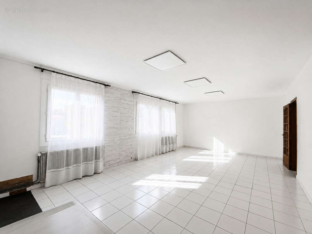 Maison de plain-pied - CAEN- Secteur Prairie. - photo 5