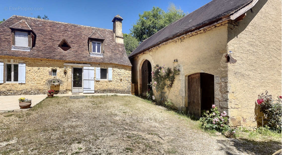 Maison à SAINT-CHAMASSY