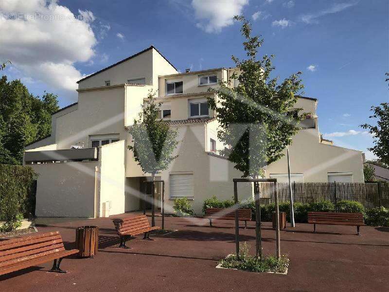 Appartement à COMBS-LA-VILLE
