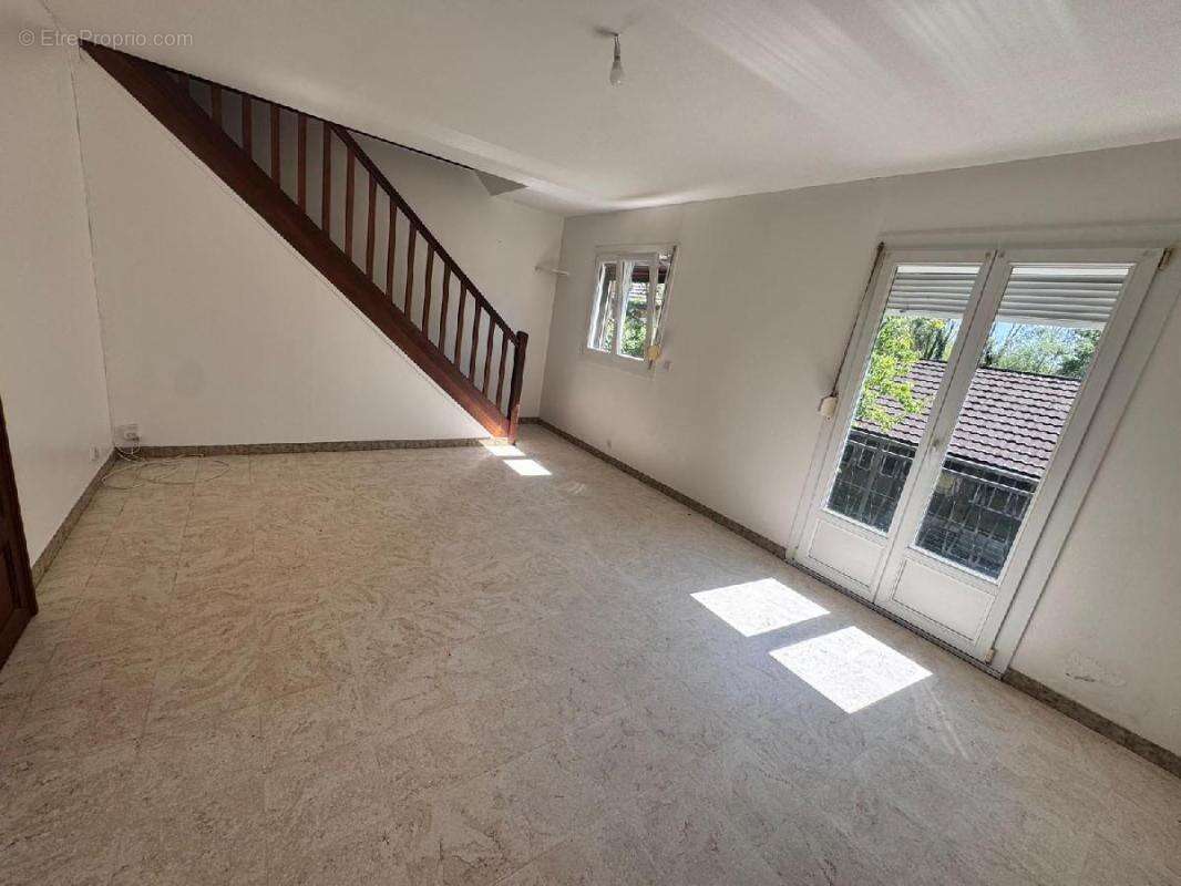 Maison à OULCHY-LE-CHATEAU