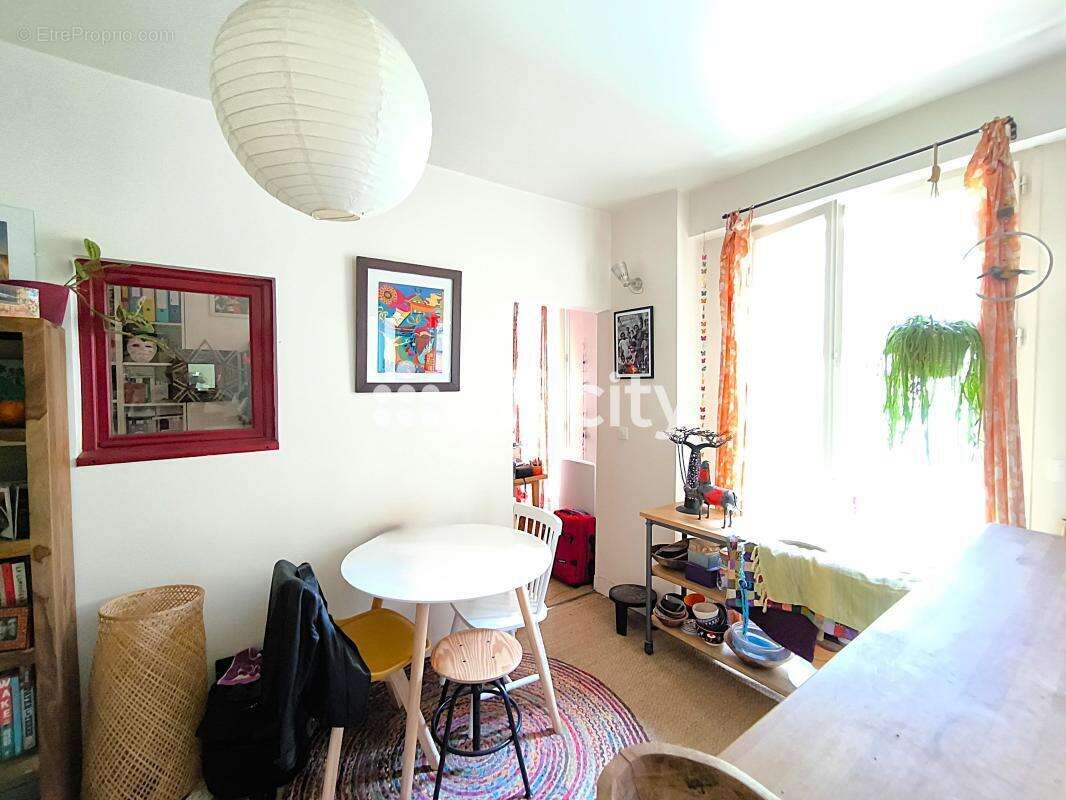 Appartement à PARIS-20E