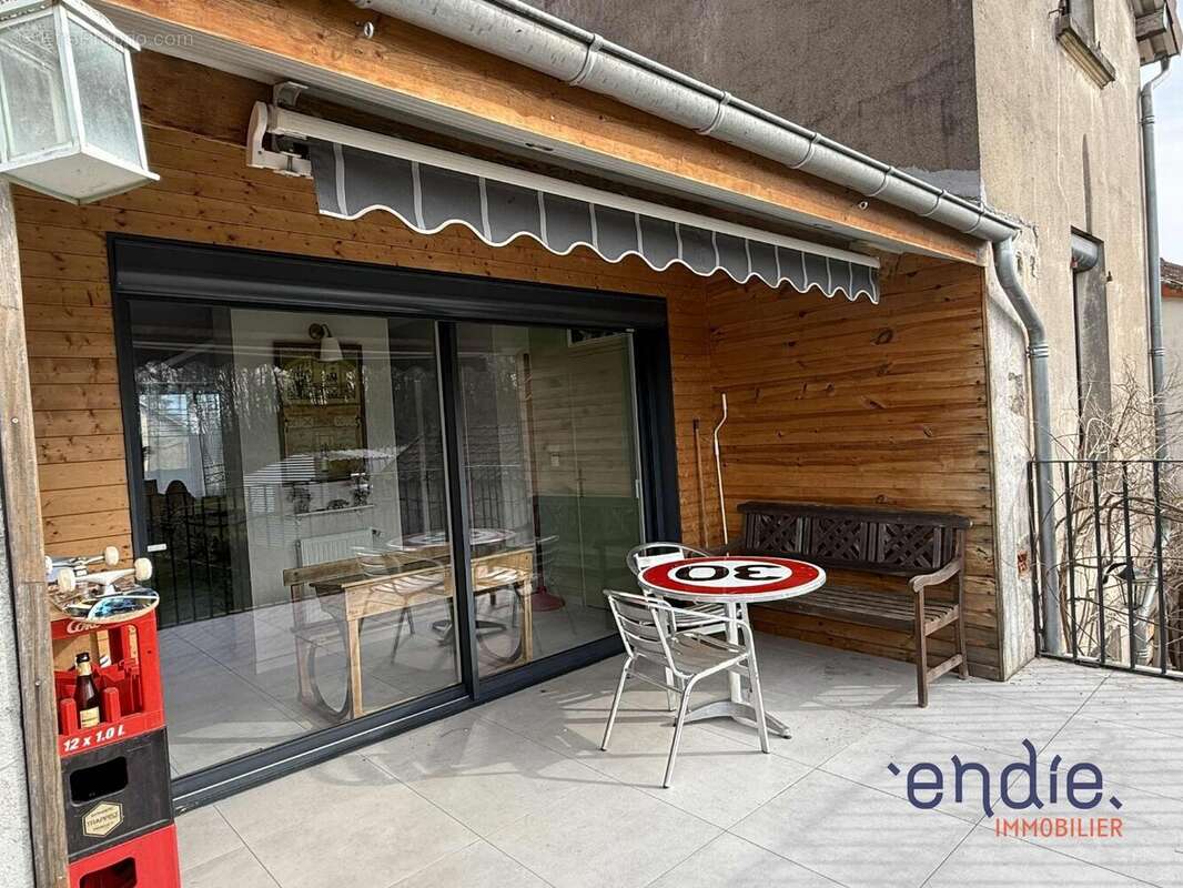 Maison à THIEL-SUR-ACOLIN